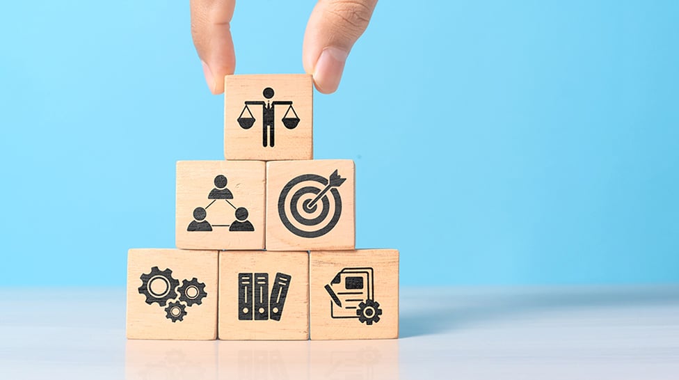 10 コンプライアンス